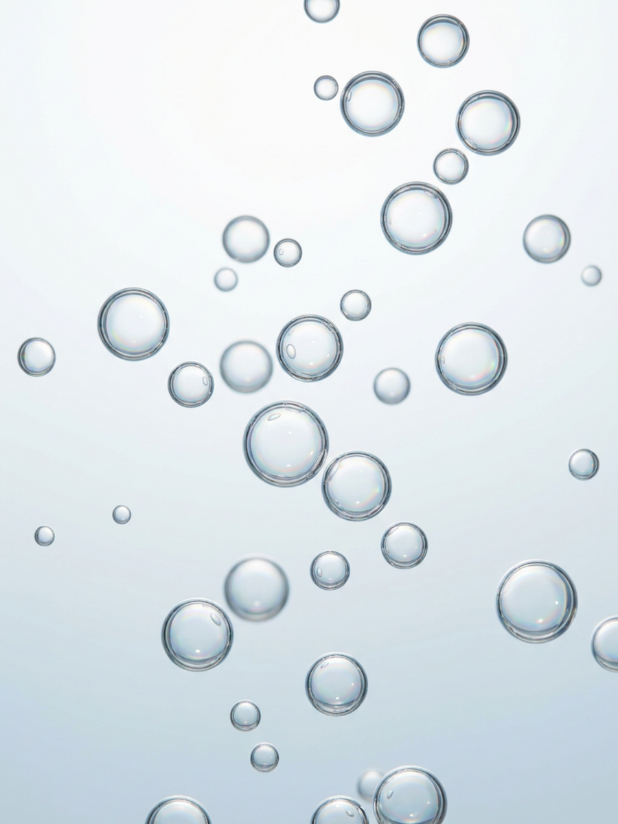 Oxygen bubbles suspended in a clear serum